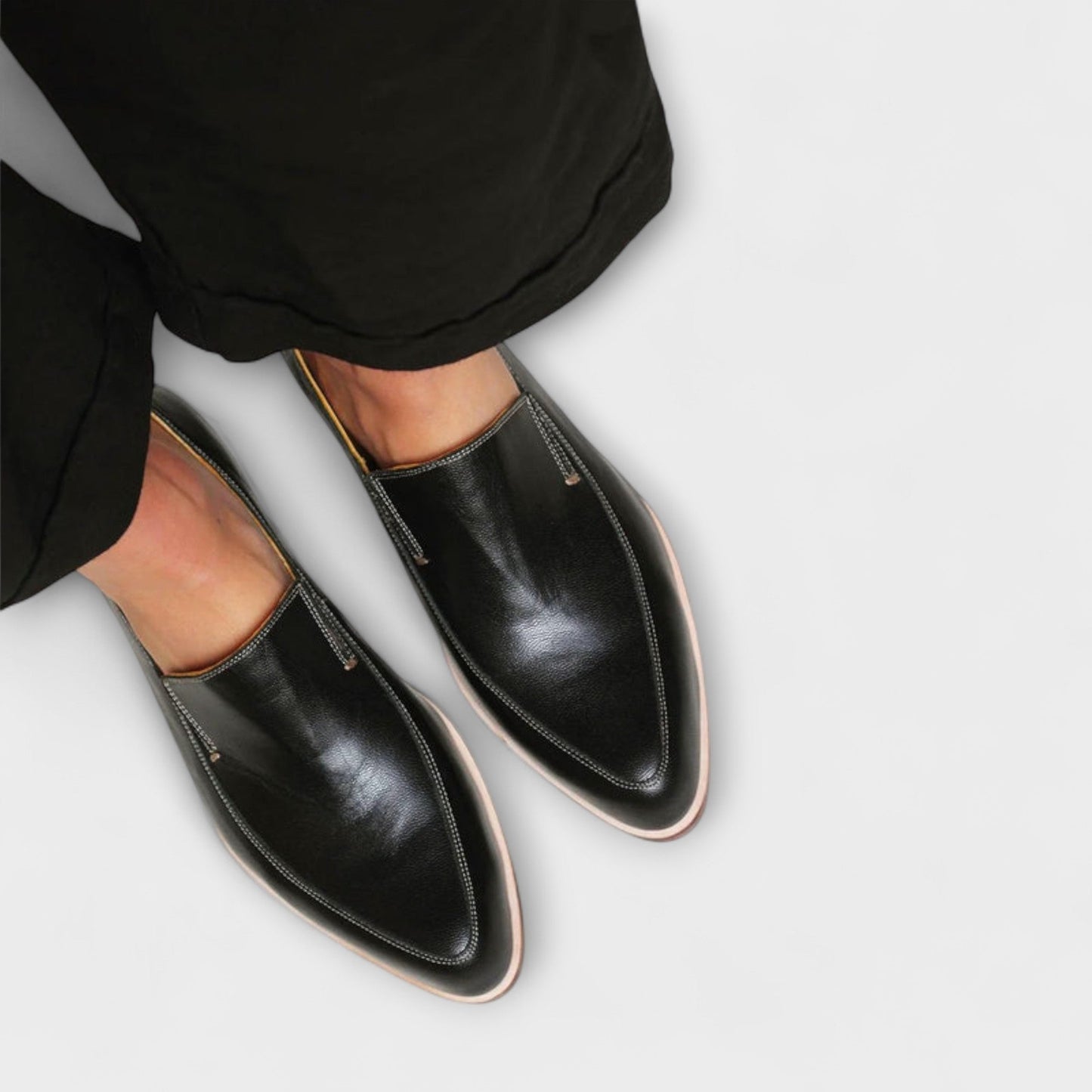 Junia – Schwarze Loafers mit Spitzem Fuß
