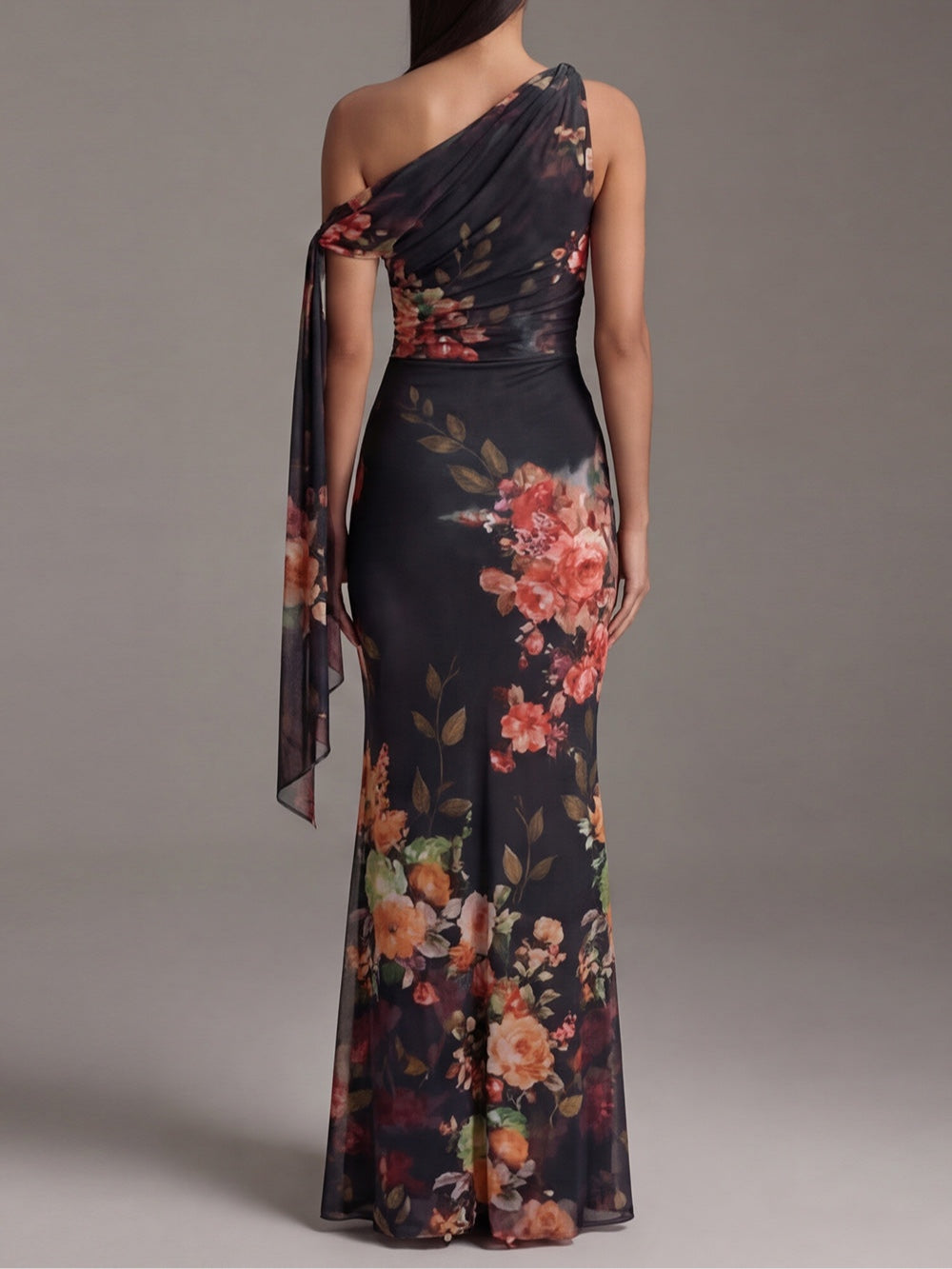 Schwarzes Maxikleid mit einseitigem Träger und bedrucktem Chiffon