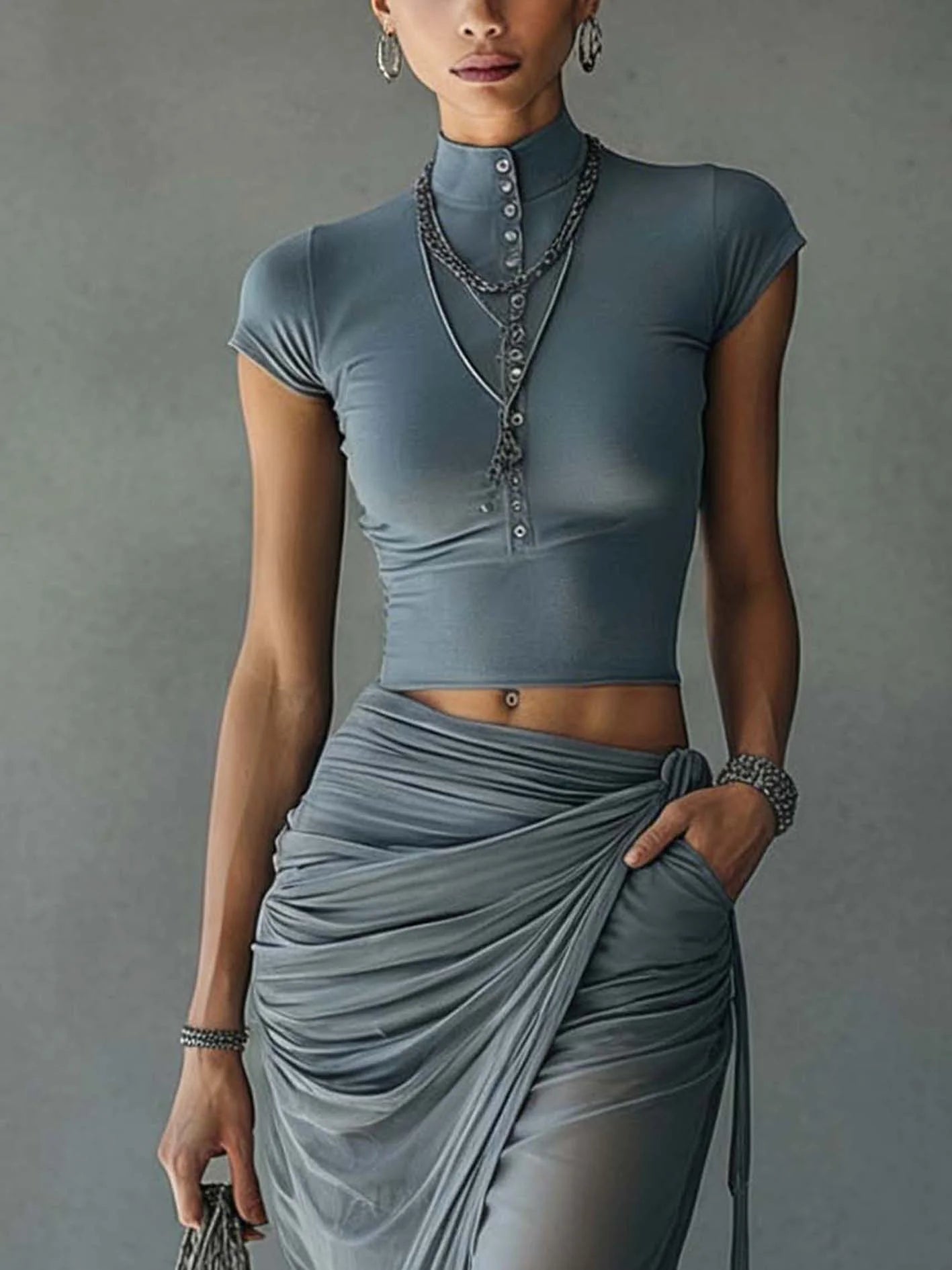 Blaues Cropped T-Shirt und transparentes, drapiertes Rock-Set
