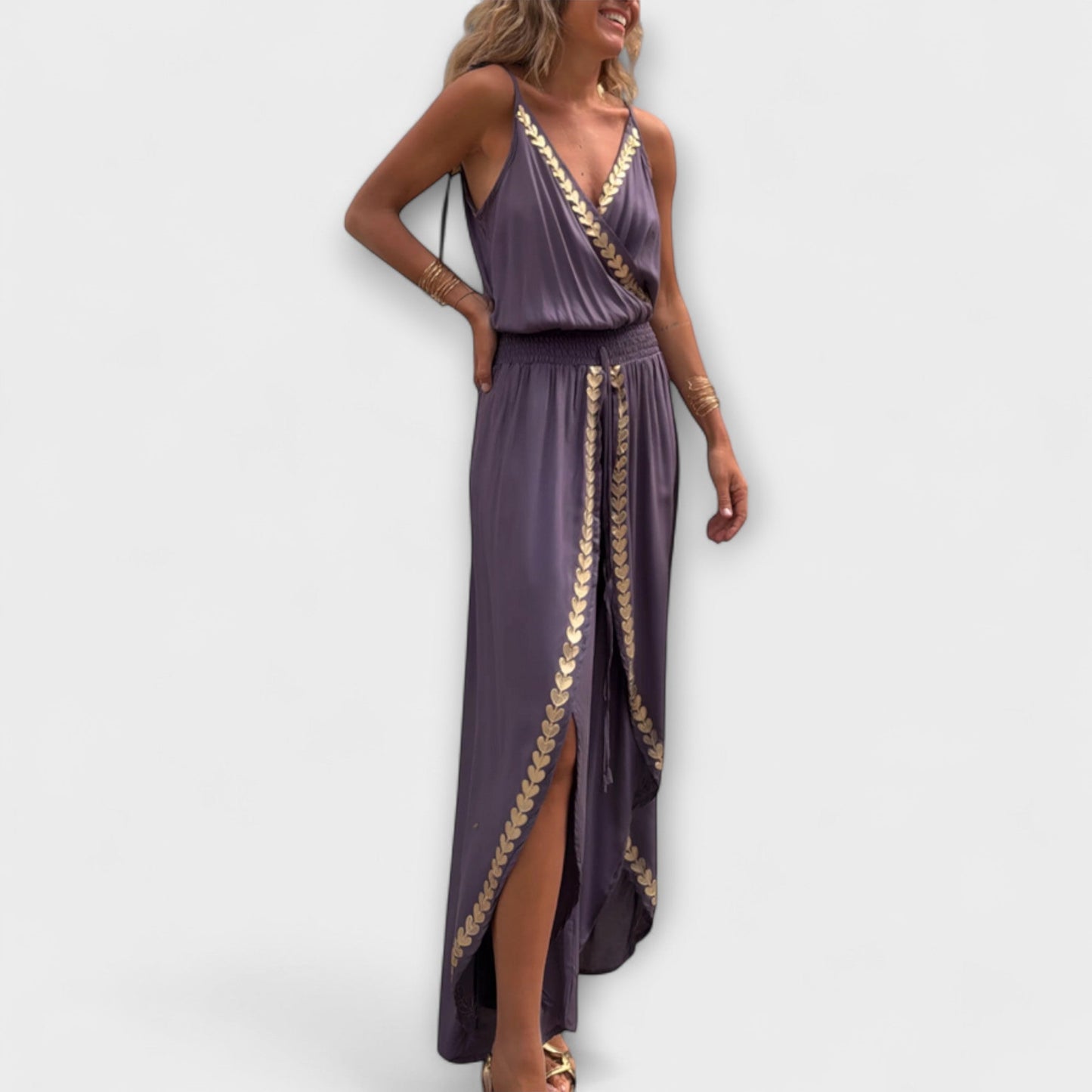 Angela - Donatila V-Ausschnitt Jumpsuit mit Stickerei und offenen Beinen