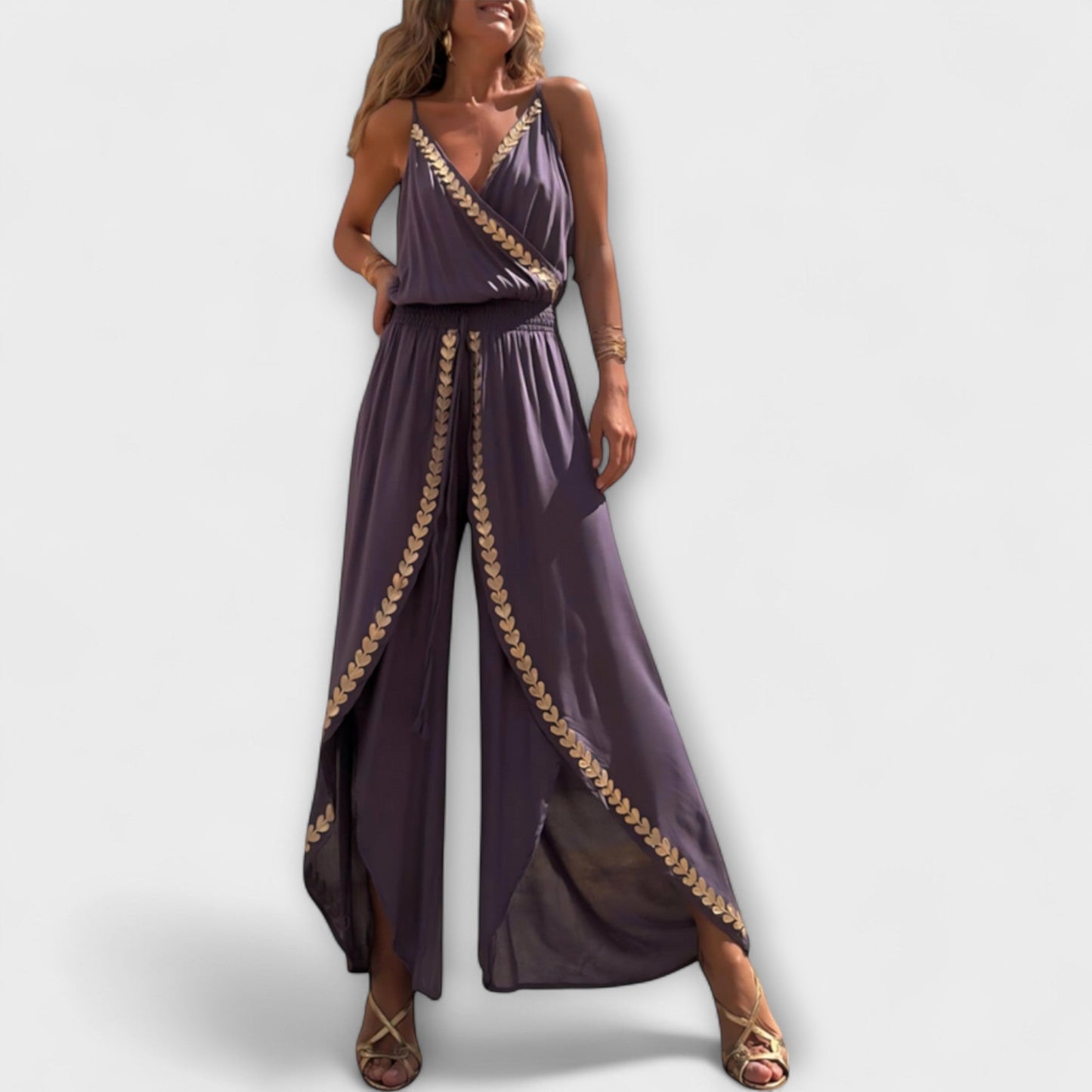 Angela - Donatila V-Ausschnitt Jumpsuit mit Stickerei und offenen Beinen