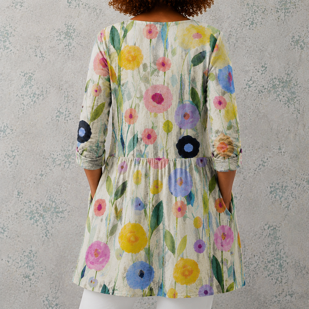 Louise | Lange Bluse aus Leinen mit handgemaltem Blumenmuster auf Stängeln