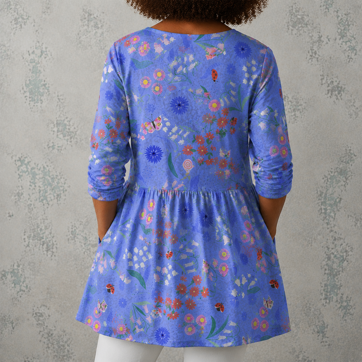 Aline | Lange Leinenbluse mit Blumenwiesen- und Schmetterlingsdruck