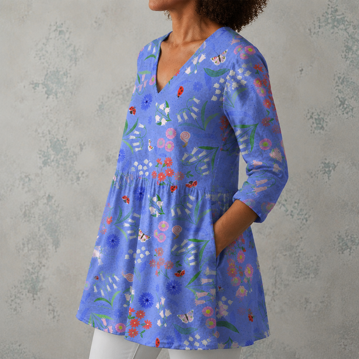 Aline | Lange Leinenbluse mit Blumenwiesen- und Schmetterlingsdruck