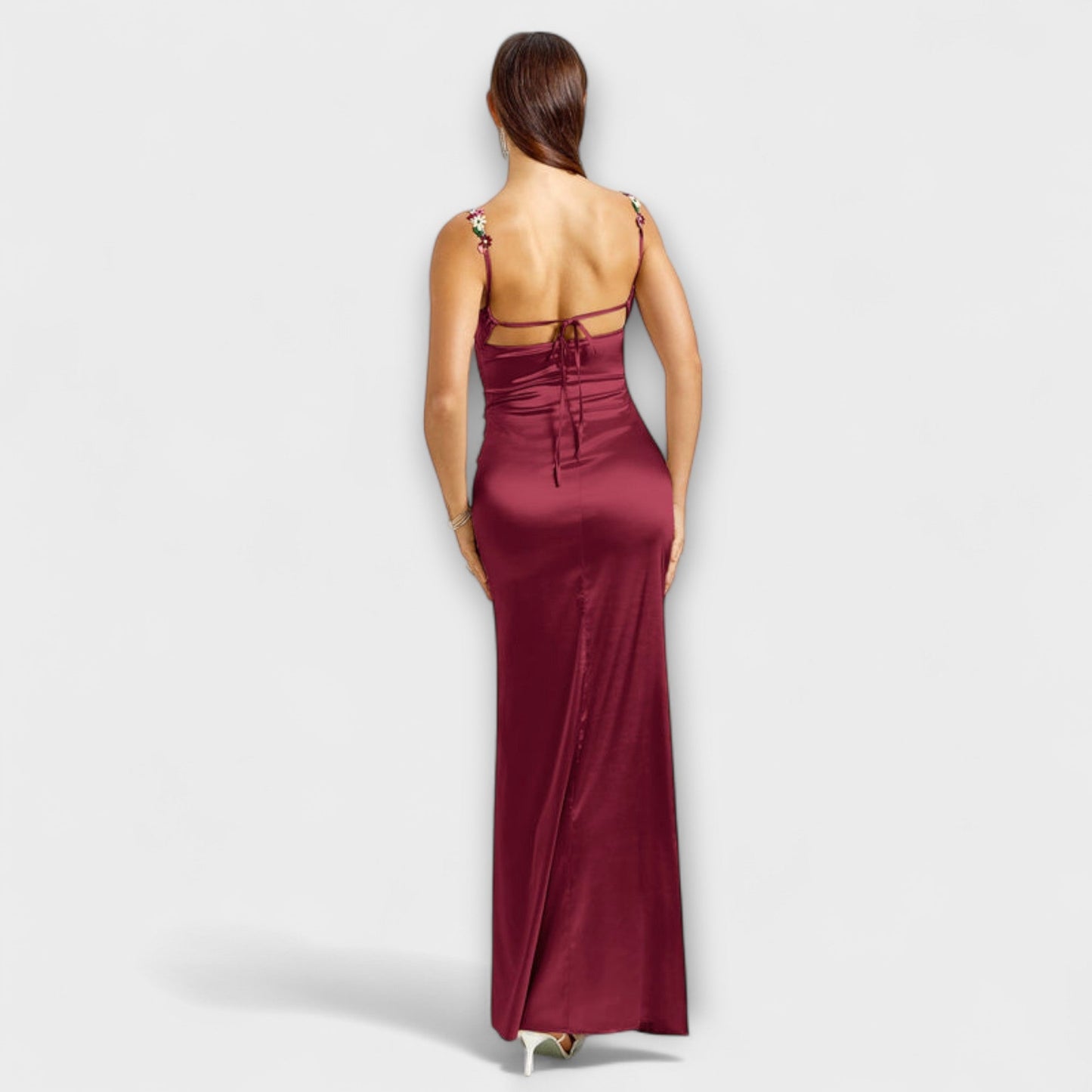 Eira - Verziertes Satin-Kleid mit Trägerschnürung im Rücken