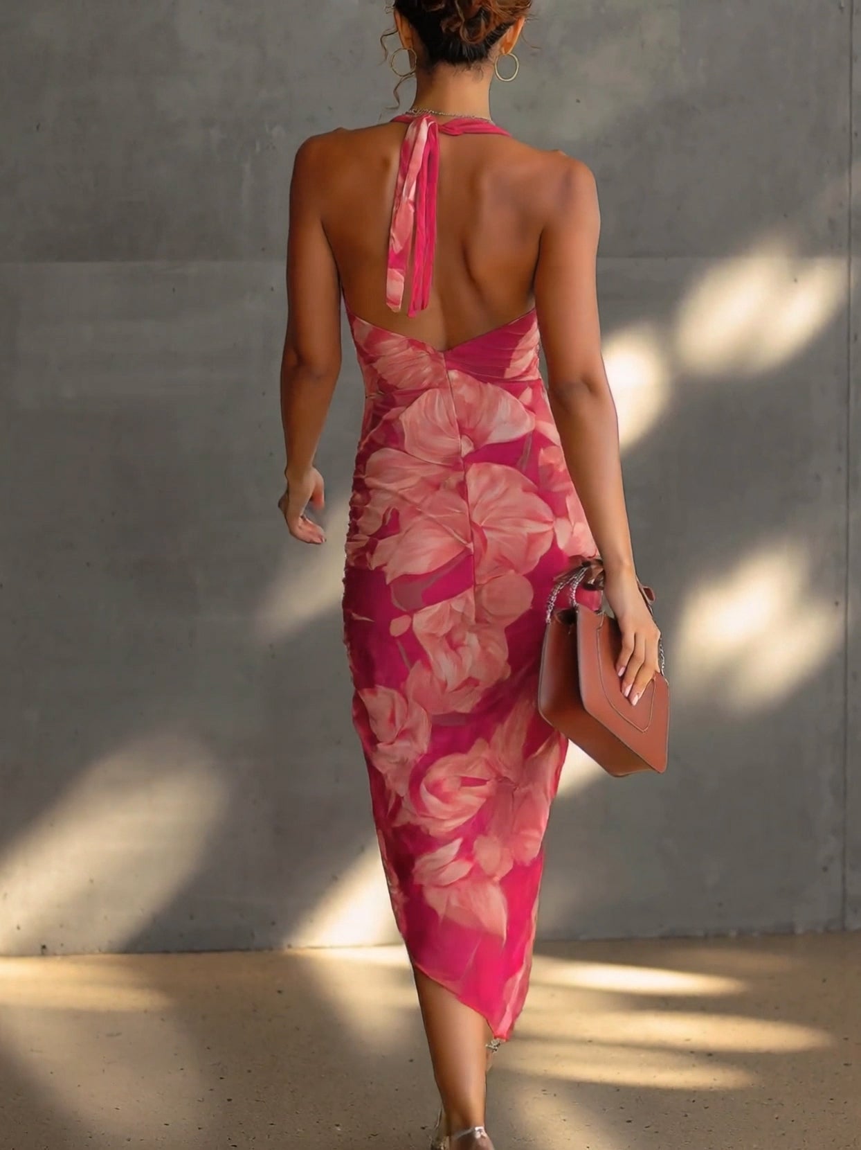Fuchsia Blumenmuster Ärmelloses Raffung Kleid mit Seitenschlitz