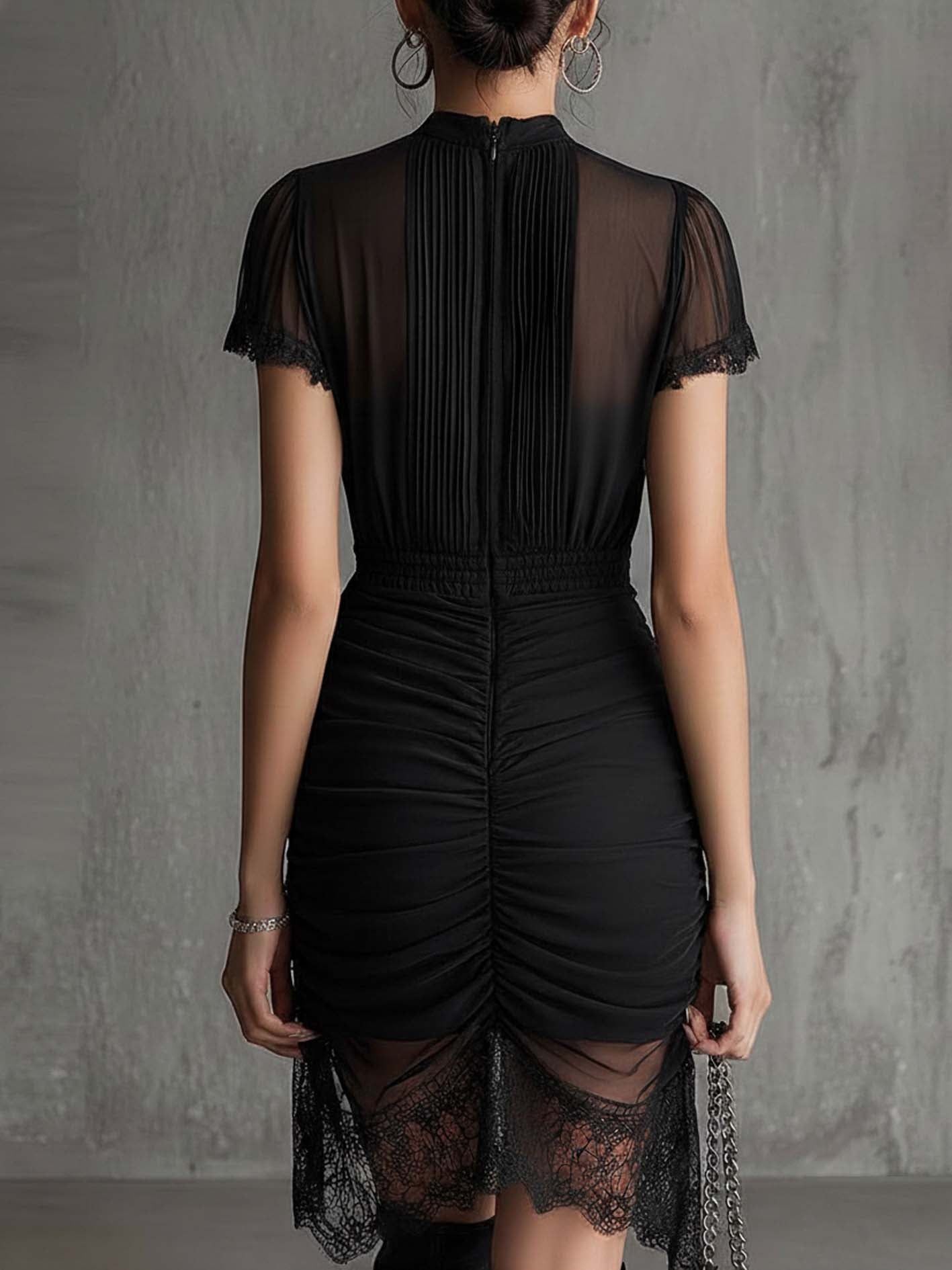 Schwarzes Chiffon Faltendes Taillen Mini-Kleid mit Spitzenbesatz